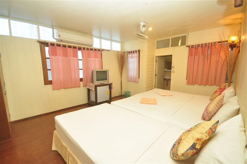 Pp October House Hostel Phi Phi Don Exterior photo