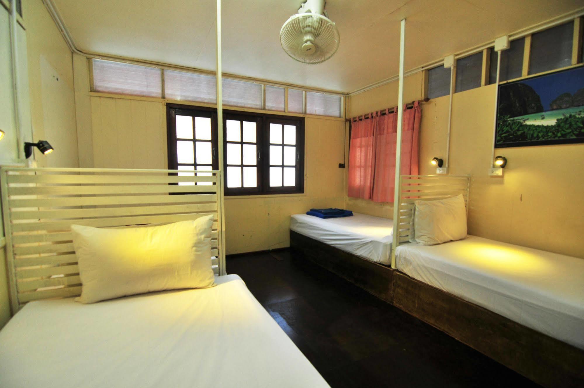 Pp October House Hostel Phi Phi Don Exterior photo